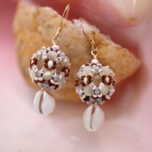 Boucles perles tissées blanches