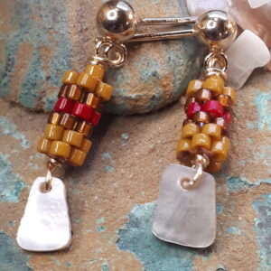 Boucles Haliotis : rouge & aubépine